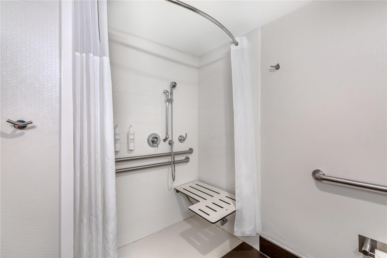 Guest room bath 