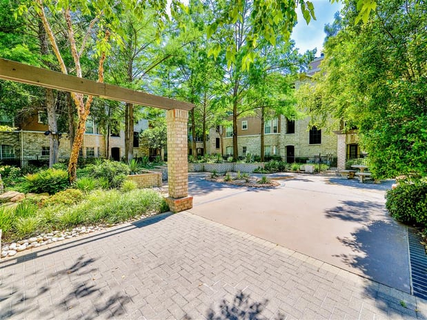 Images Bentley Place Apartments