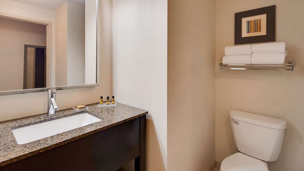 Suite Guest Bath