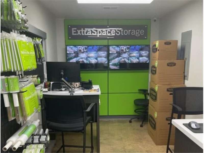 Security Screens - Extra Space Storage at 2699 Union Ave Extd, Memphis, TN 38112