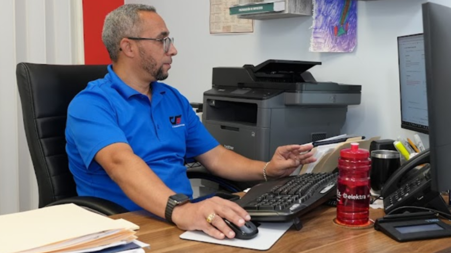 Christian Capellán hard at work.