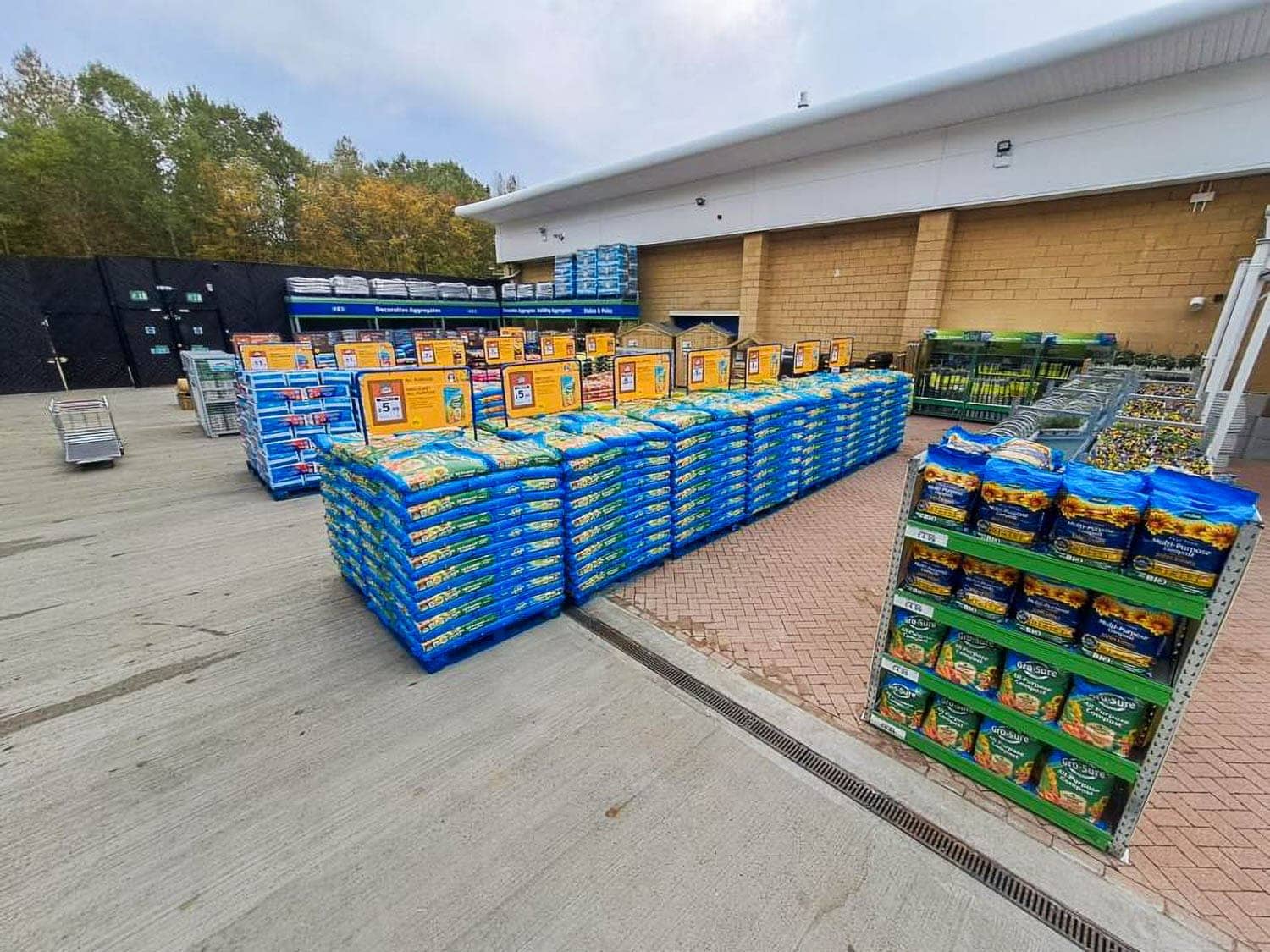 Images B&M Home Store with Garden Centre