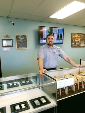 Images Wise Wolf Gold & Silver Denison