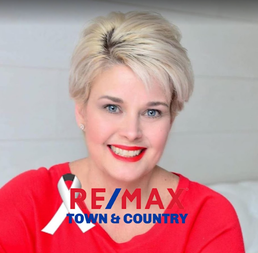 Images Crystal Chastain with RE/MAX Town & Country - Ellijay