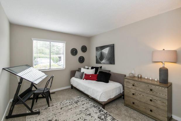 Images The Elliott at College Park Apartment Homes