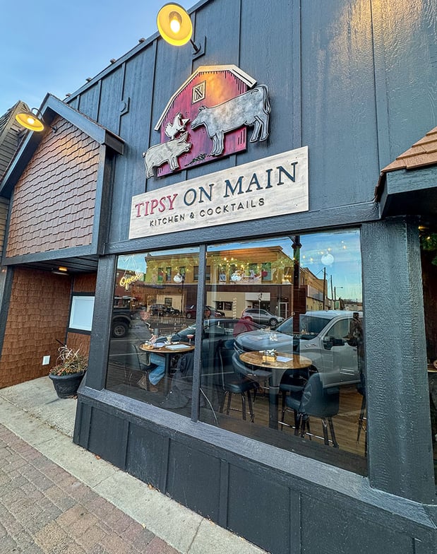 Images Tipsy on Main Kitchen & Cocktails