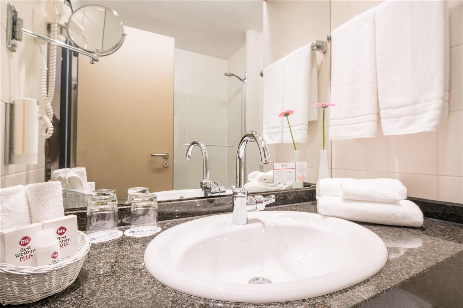 Best Western Plus Hotel Am Schlossberg, Europastrasse 13 in Nuertingen