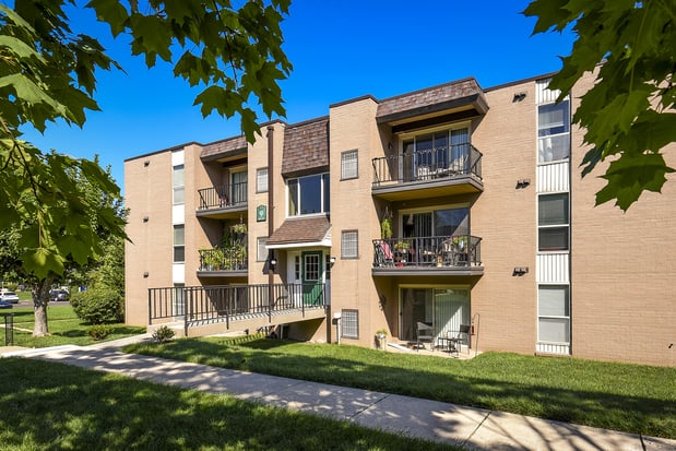 Images Summit Trace Apartments