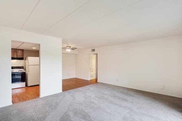 Images Vantage Pointe West Apartment Homes
