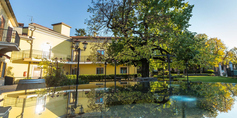 Images Center Hotel