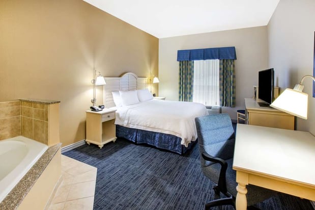 Images Hampton Inn & Suites Cape Cod-West Yarmouth