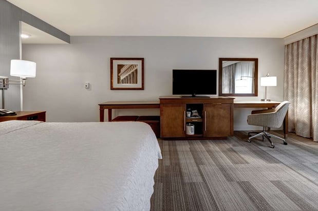 Images Hampton Inn & Suites Milwaukee West