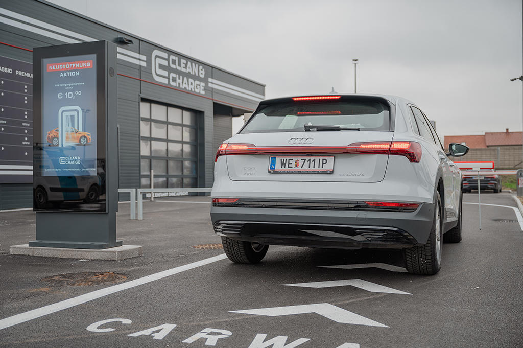 Clean & Charge - Wels I Außenwäsche - Innenreinigung - Ladestation, Werndlstraße 9 in Wels