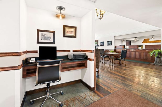 Images Best Western Newberry Station