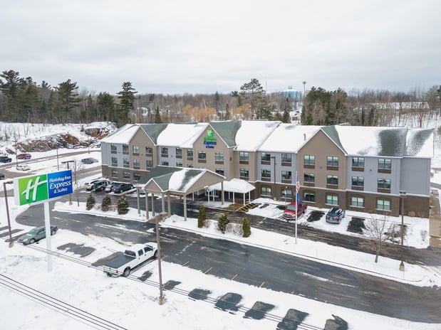 Images Holiday Inn Express & Suites Marquette by IHG
