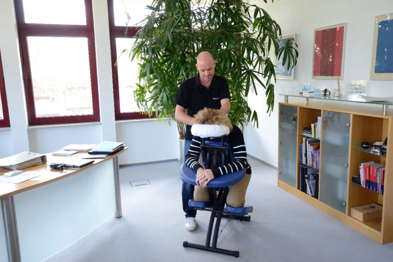 Massago "FIT AT WORK", Köln, Büromassagen, mobile Massagen