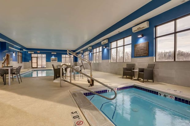 Images Hampton Inn & Suites St. Louis-Edwardsville