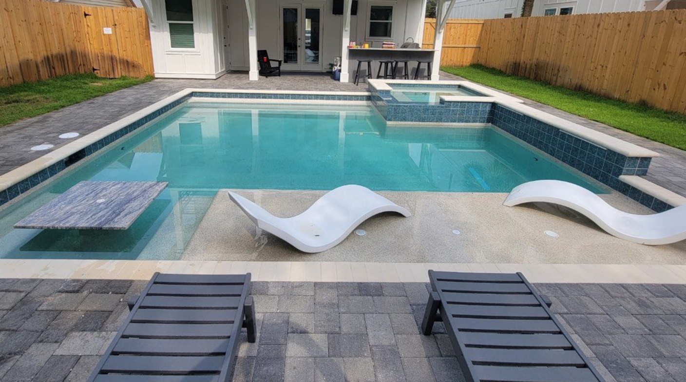 Swimming pool designers and installers in Florida