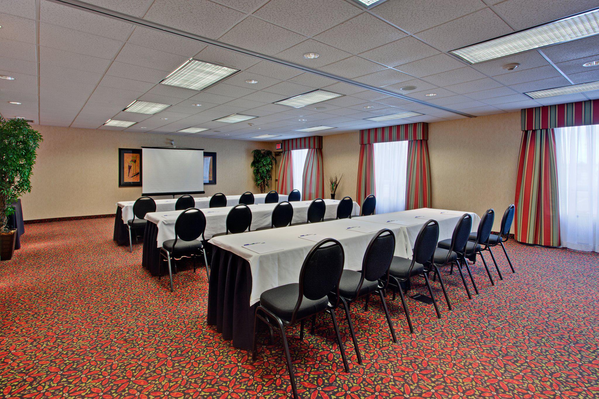 Holiday Inn Express & Suites Airdrie-Calgary North, an IHG Hotel Airdrie (403)912-1952