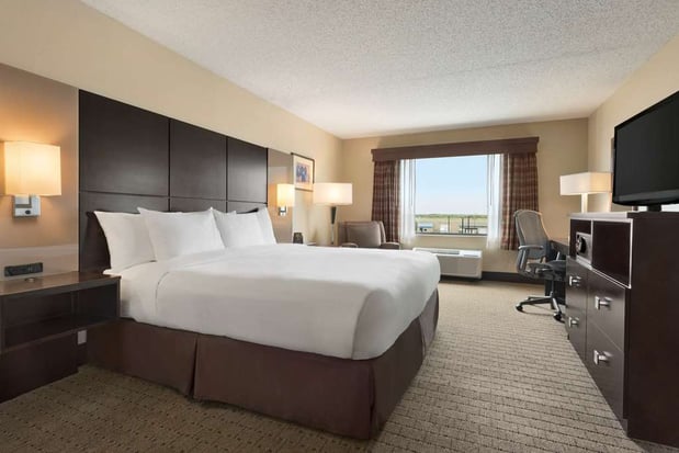 Images DoubleTree by Hilton Hotel Wichita Airport
