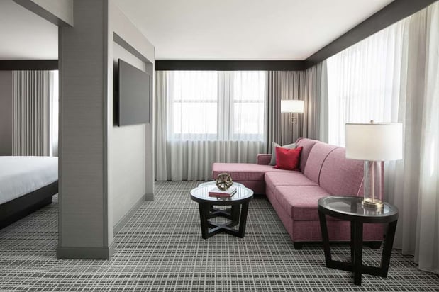 Images The Axis Moline Hotel, Tapestry Collection by Hilton