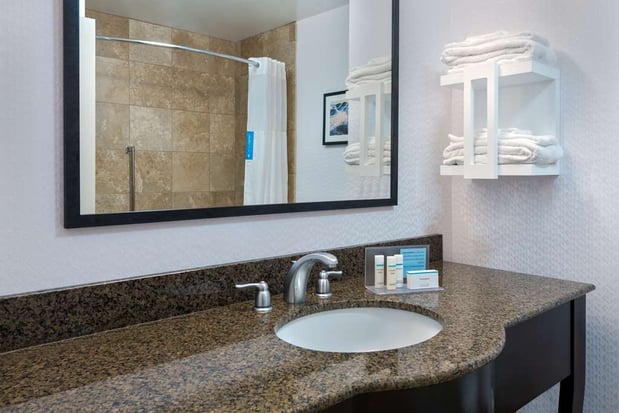 Images Hampton Inn & Suites Buffalo Downtown