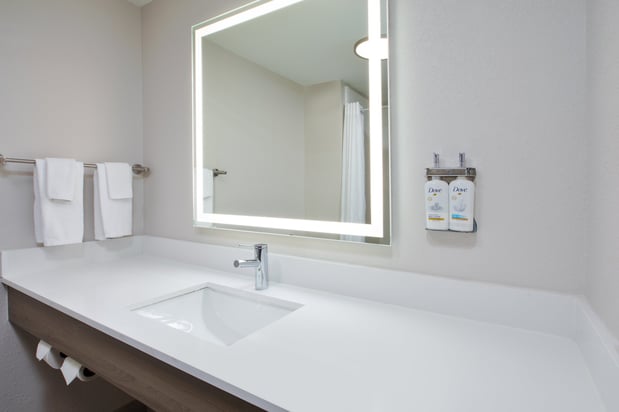 Images Holiday Inn Express & Suites Milwaukee NW – Park Place by IHG