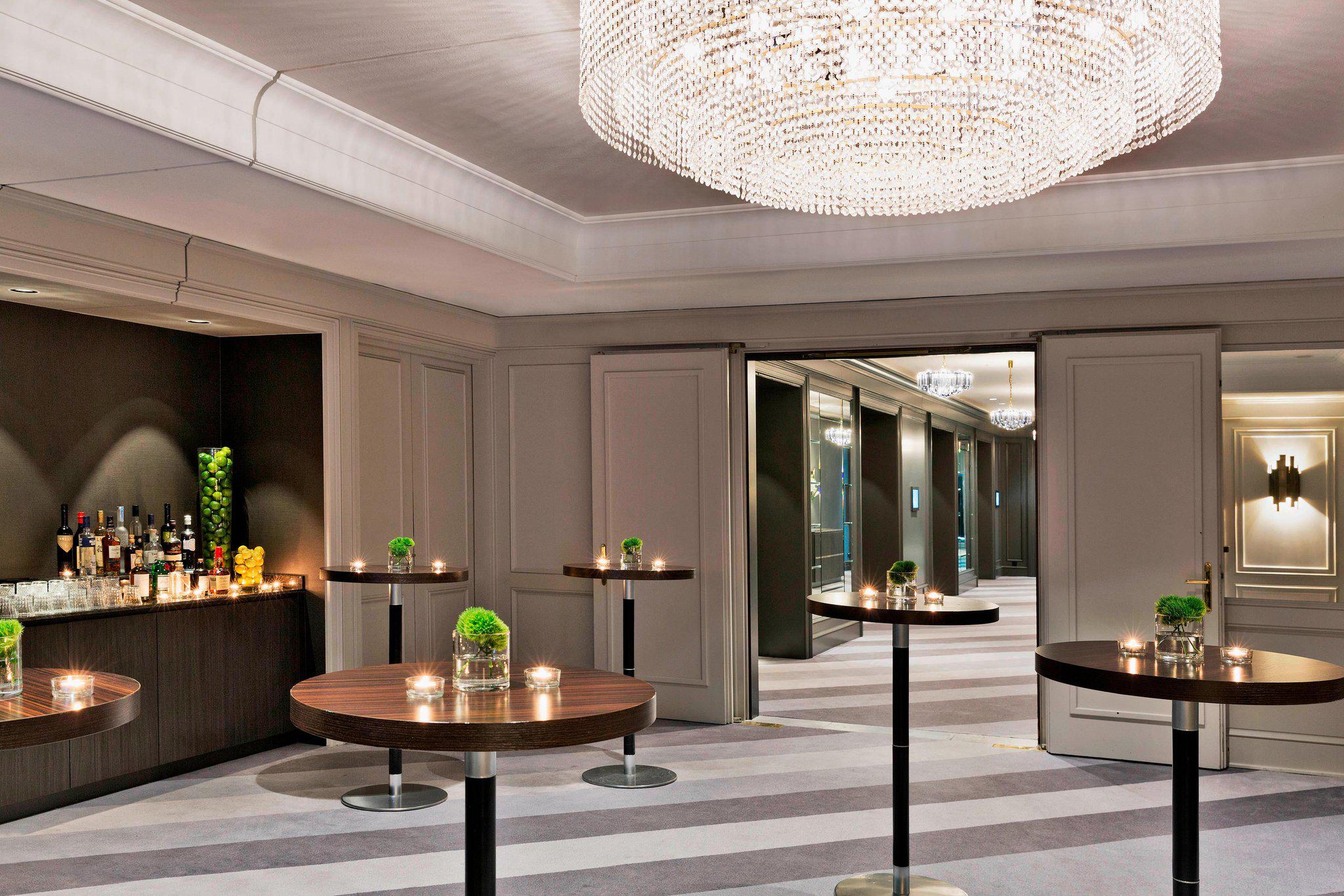 Renaissance Wien Hotel, Linke Wienzeile/Ullmannstrasse 71 in Vienna