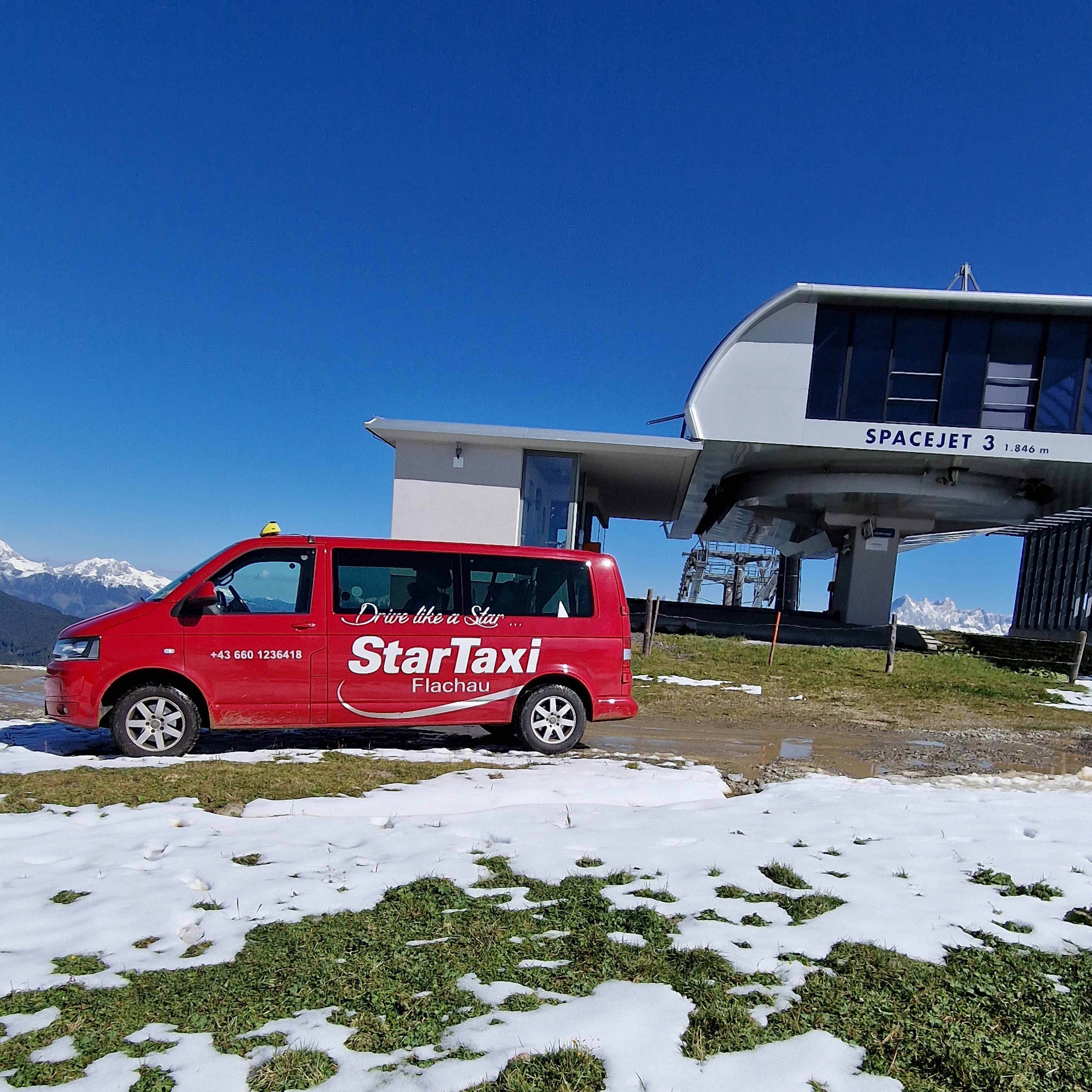 Bild zu StarTaxi Flachau ist Ihr Partner für Taxidienste in Flachau, Wagrain-Kleinarl, Altenmarkt-Zauchensee, Eben im Pongau, Radstadt, Obertauern und Schladming. Unsere Dienste können per WhatsApp, Telefon oder E-Mail gebucht werden.