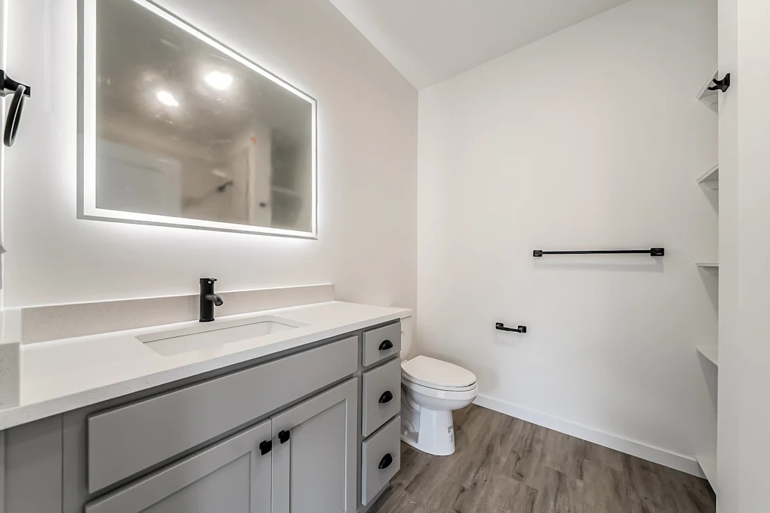 Townhome bathroom finishes
