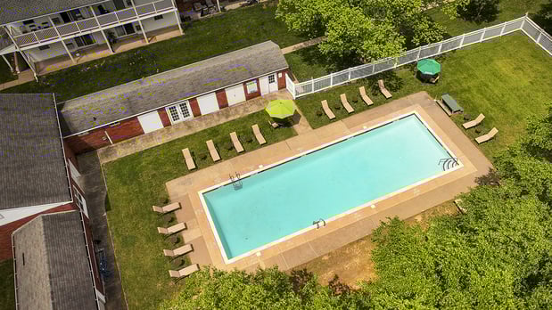 Images Country Manor Apartments