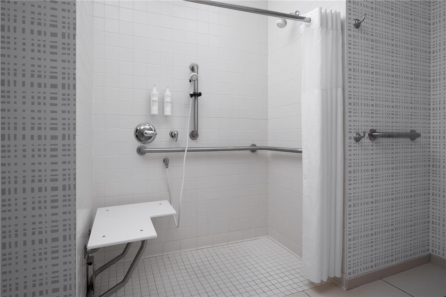 Guest room bath