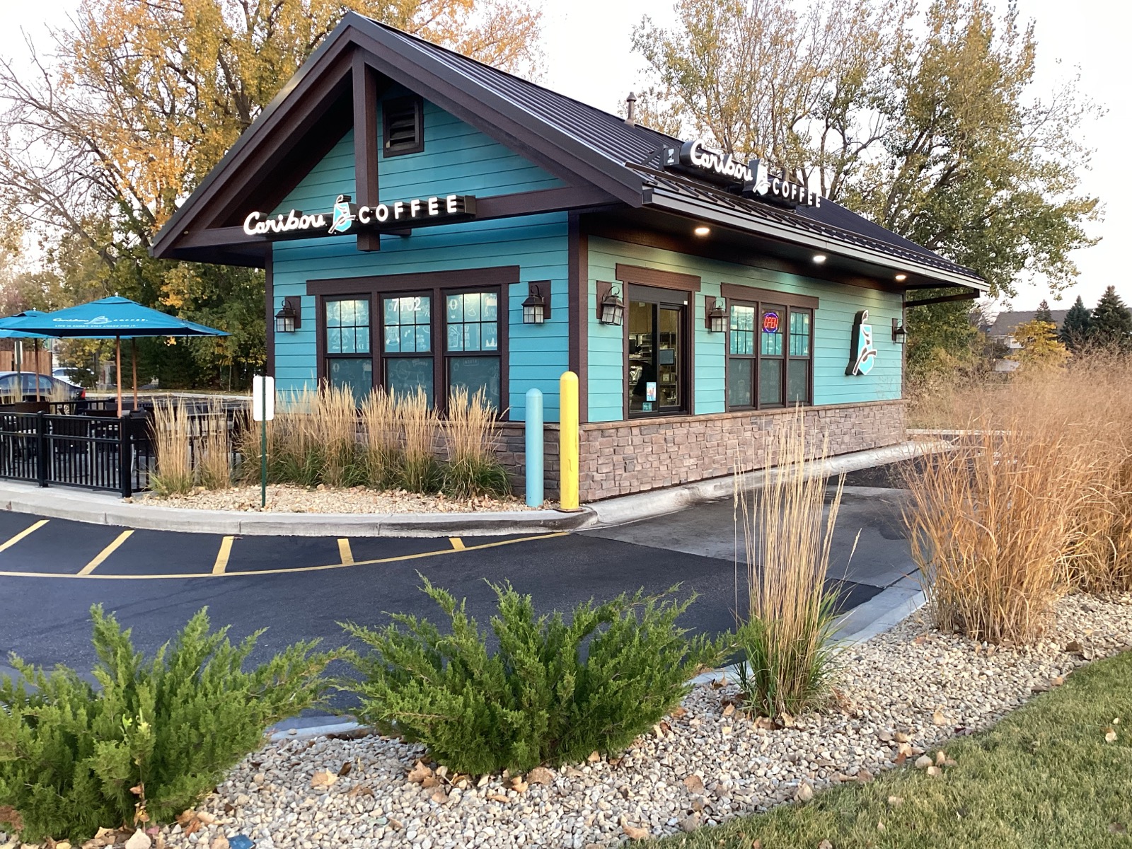 Storefront of the Caribou Coffee at 7702 80th Street in Cottage Grove