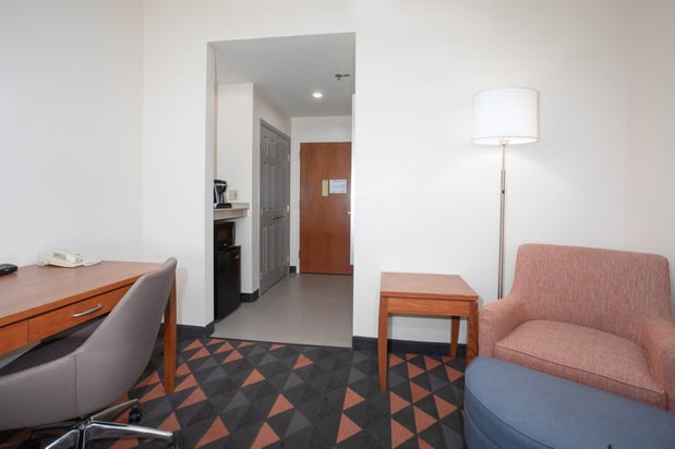 Images Holiday Inn & Suites Goodyear - West Phoenix Area by IHG