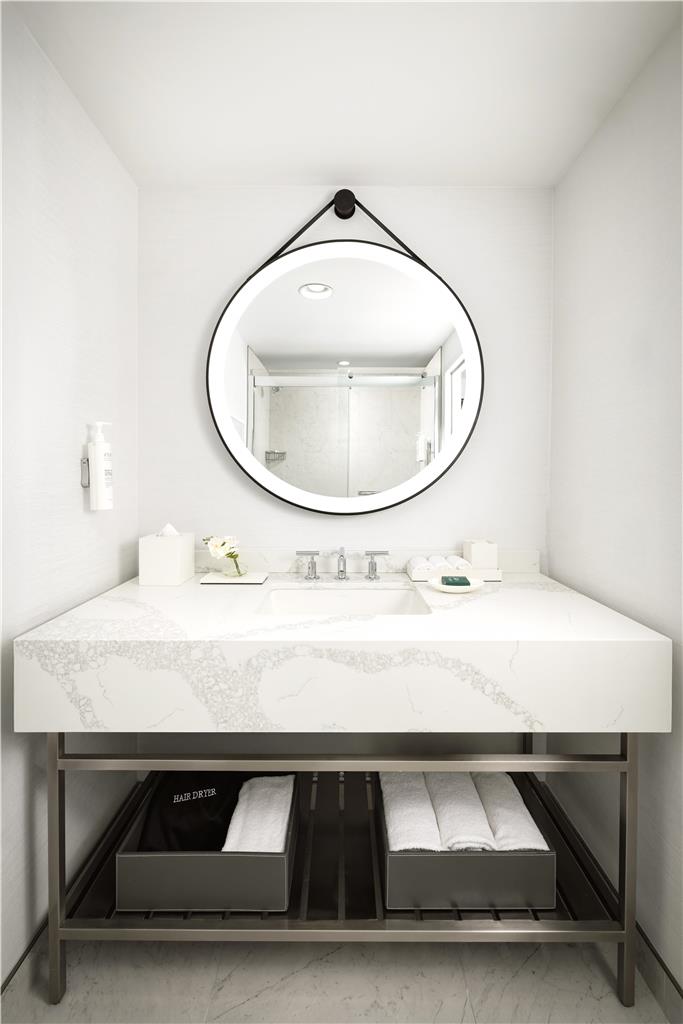 Guest room bath 