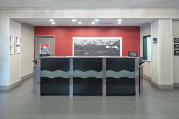 Images Hampton Inn & Suites Roanoke Airport