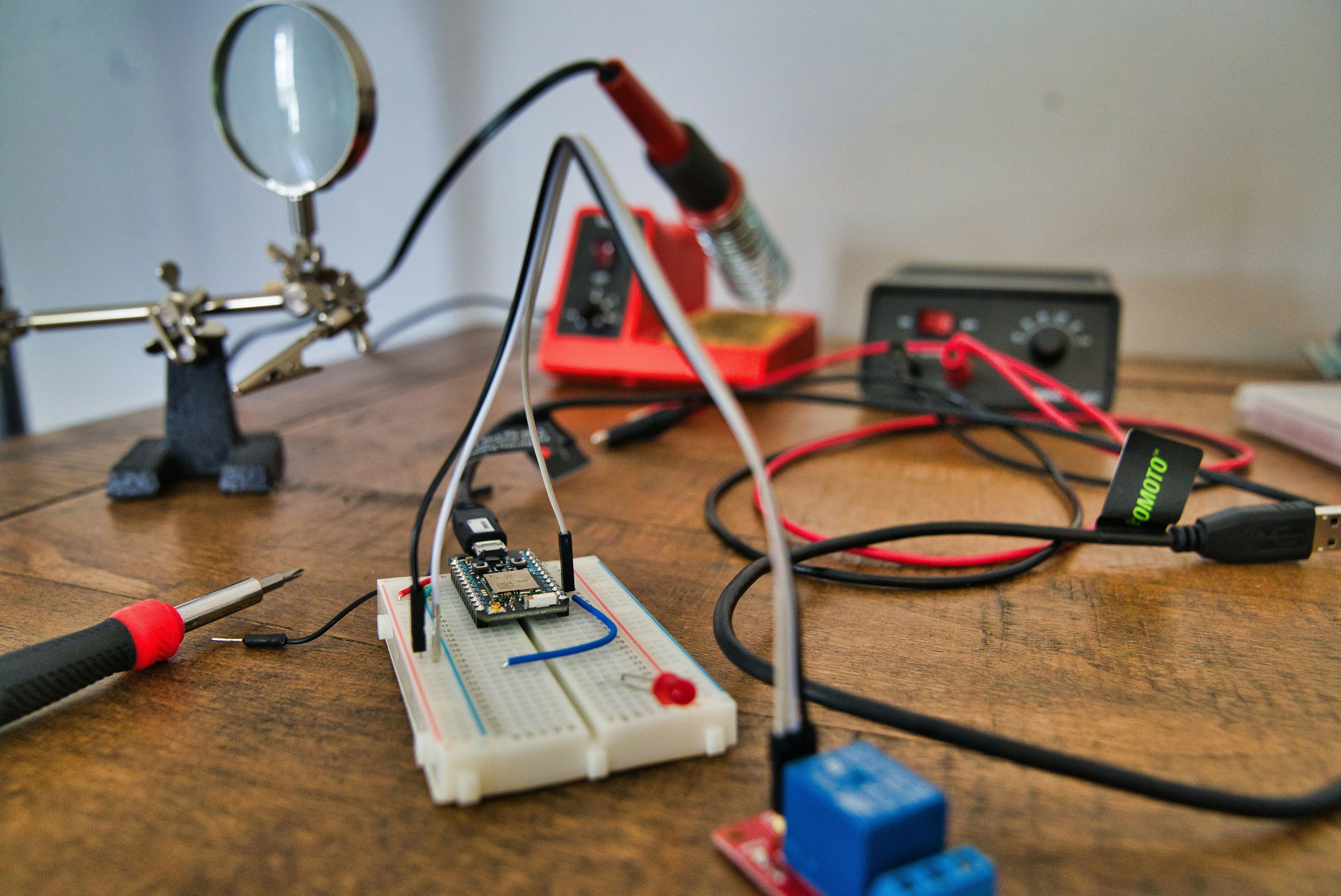Bilder Genève Informatique & Microsoudure