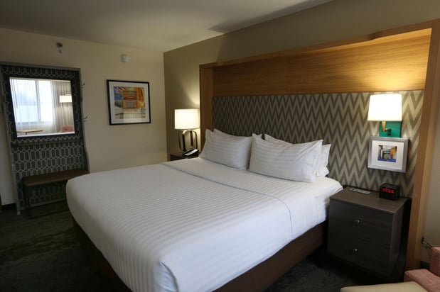 Images Holiday Inn & Suites Chicago North Shore (Skokie) by IHG