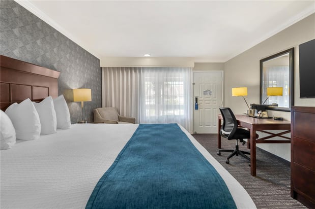 Images Best Western Plus Carriage Inn