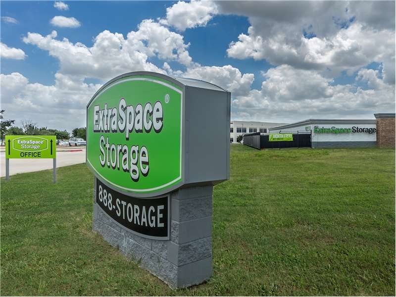 Beauty Image - Extra Space Storage at 4251 State Hwy 161, Irving, TX 75038