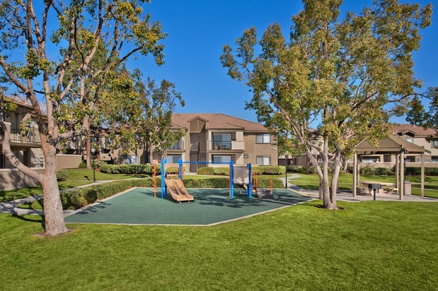 Images Evergreen Apartments