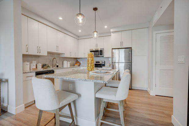 Images Everly Apartments