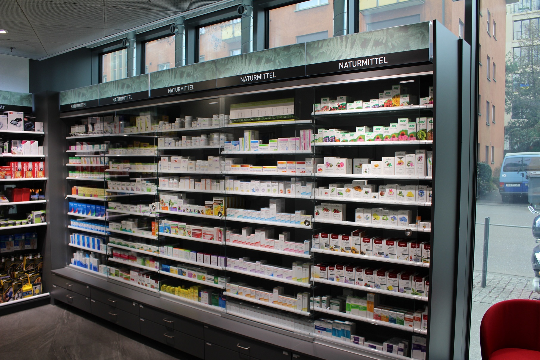 Amavita Apotheke Neumarkt Oerlikon, Hofwiesenstrasse 350 in Zürich