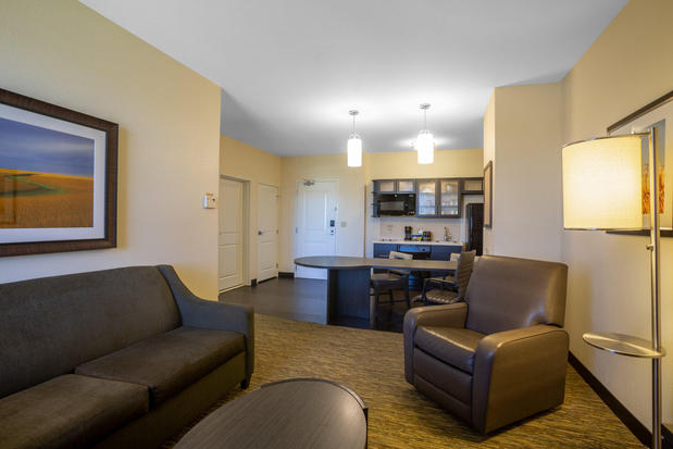 Images Candlewood Suites Building 2020