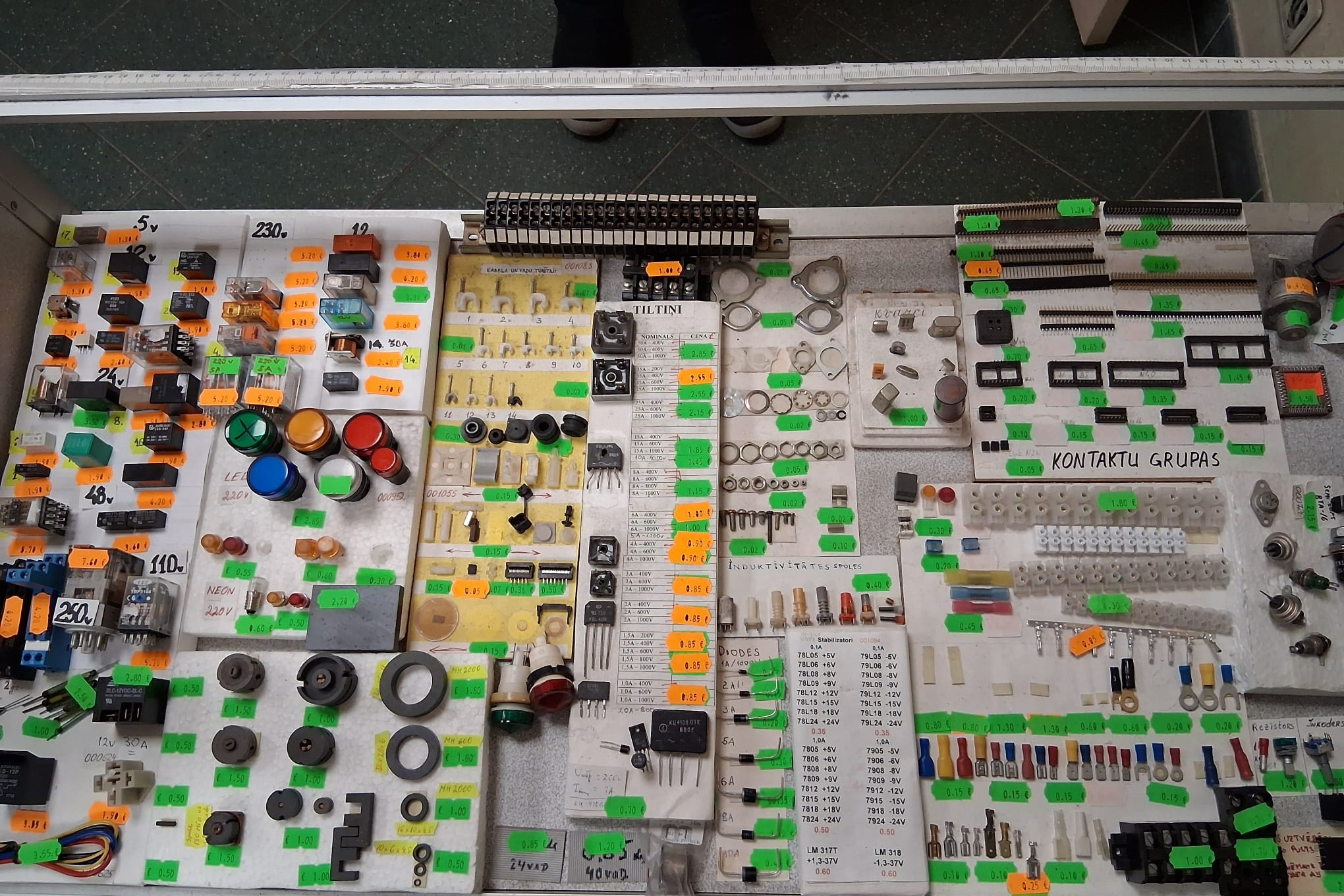 Elkomp, Elektroinstalācijas materiāli