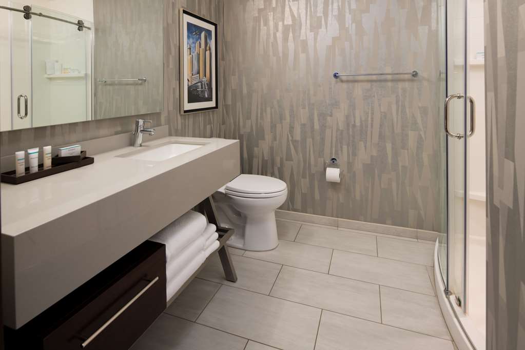 Guest room bath
