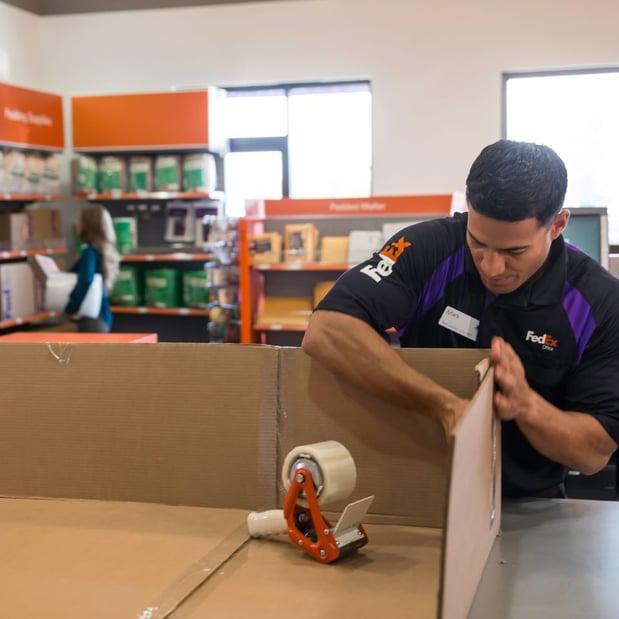 Images FedEx Office Print & Ship Center