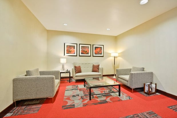 Images Holiday Inn Express & Suites Utica by IHG