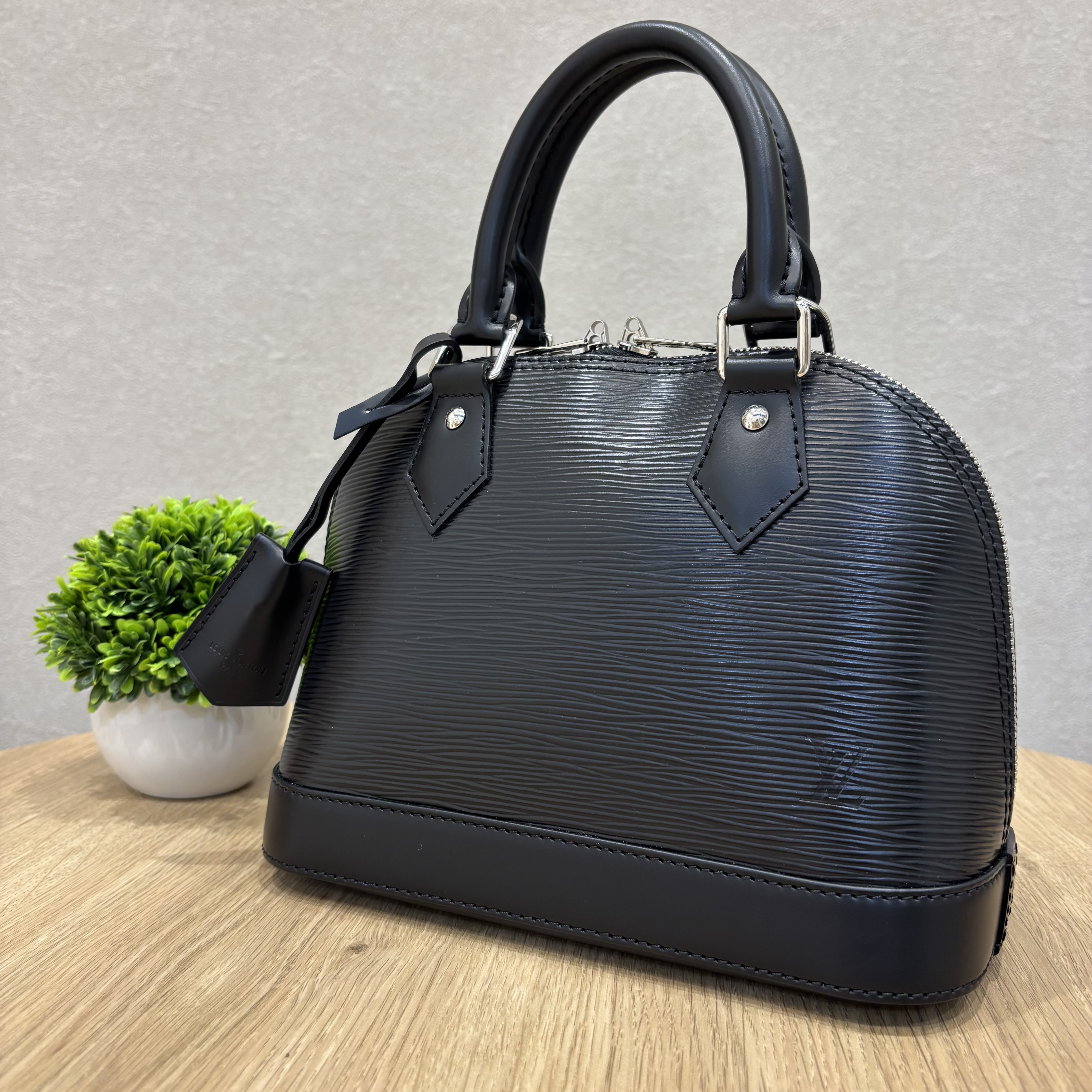 Images KOMEHYO（コメ兵）買取センター東岡崎