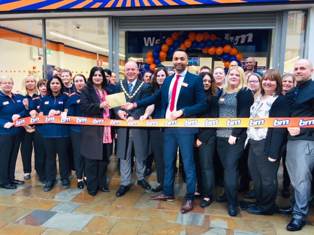 Store staff at B&M's new store in Wolverhampton were delighted to welcome Deputy Mayor Greg Brackenridge who cut the ribbon to officially open the store. Local charity Base 25 joined the mayor as special guests for the morning, receiving £250 in B&M vouch